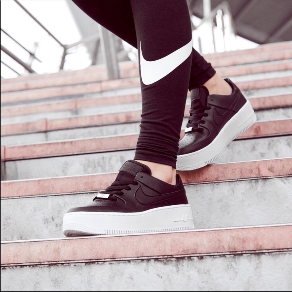 Women Nike Sage low black leather